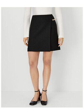 NWOT Ann Taylor Black Mini Skirt with Gold Chain Accent, 0 Petite